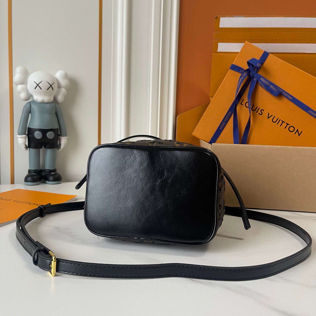 B1P46E39 Popular leather bag