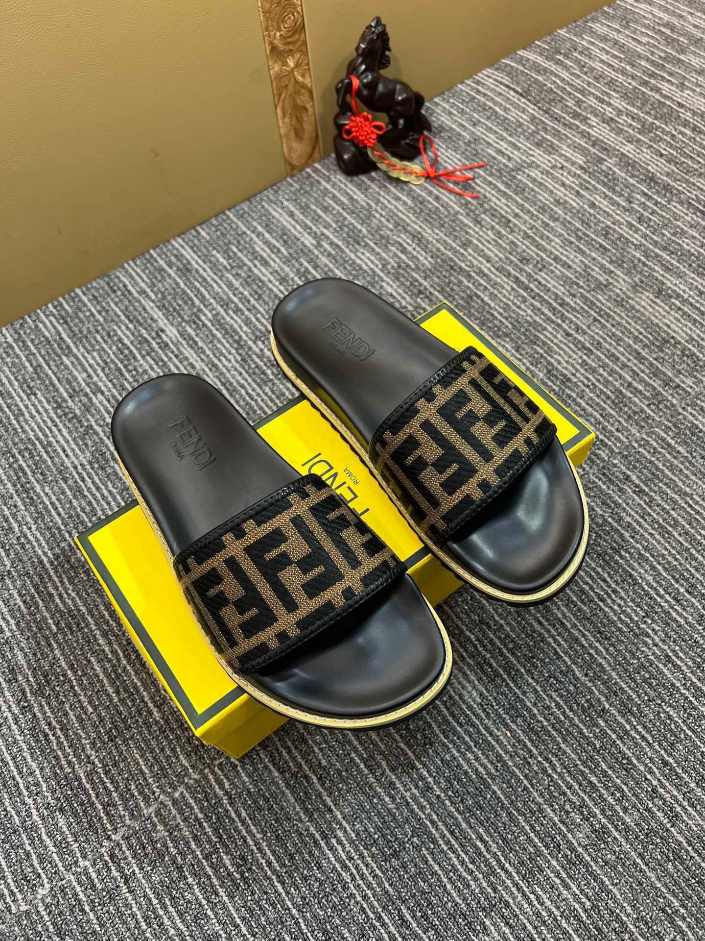 Z5XF105 Popular Slippers