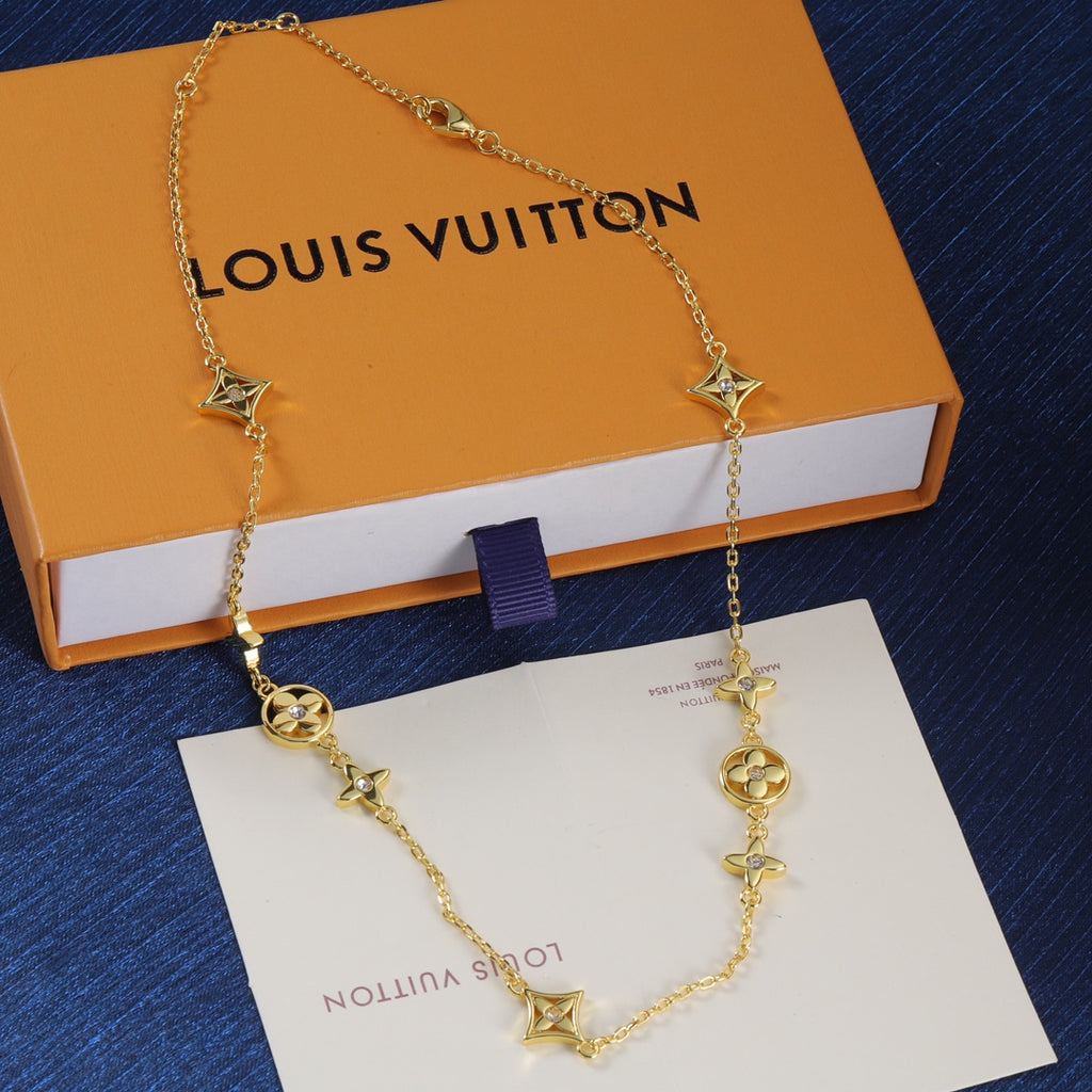 X1R75E31X Popular    Necklaces .