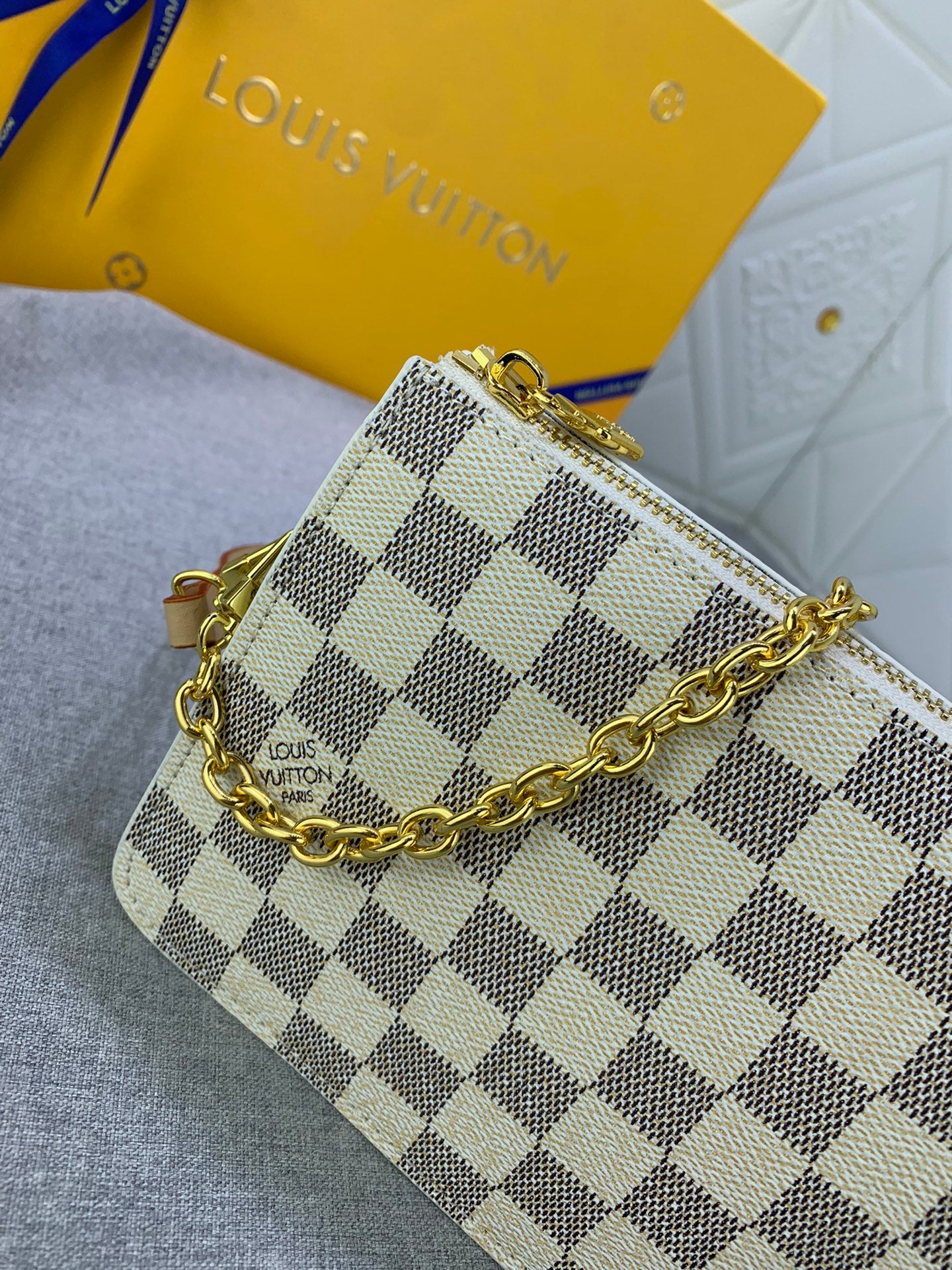 B1X34E275 Popular  leather bag 