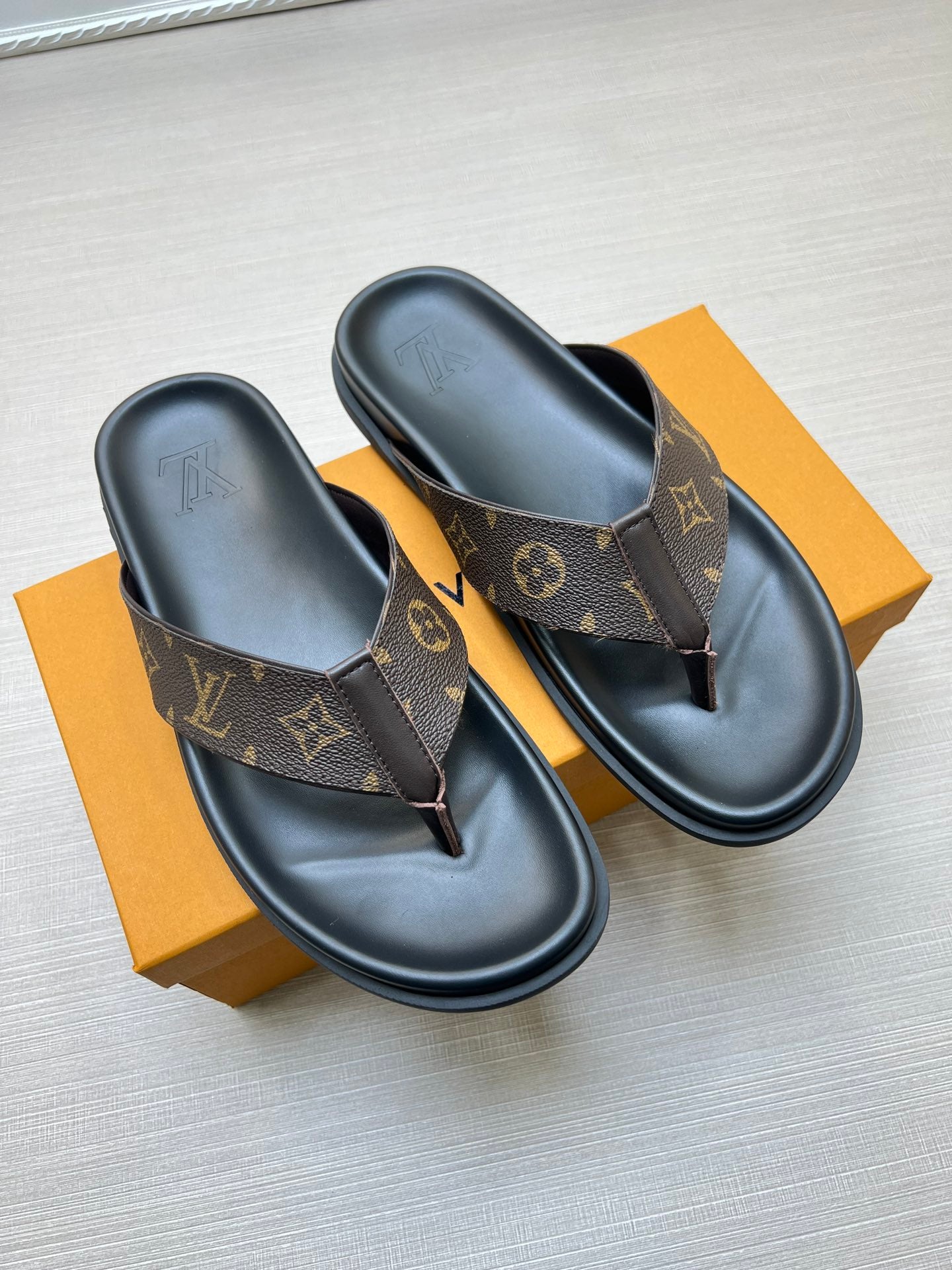 Z5ZE57 Popular slippers