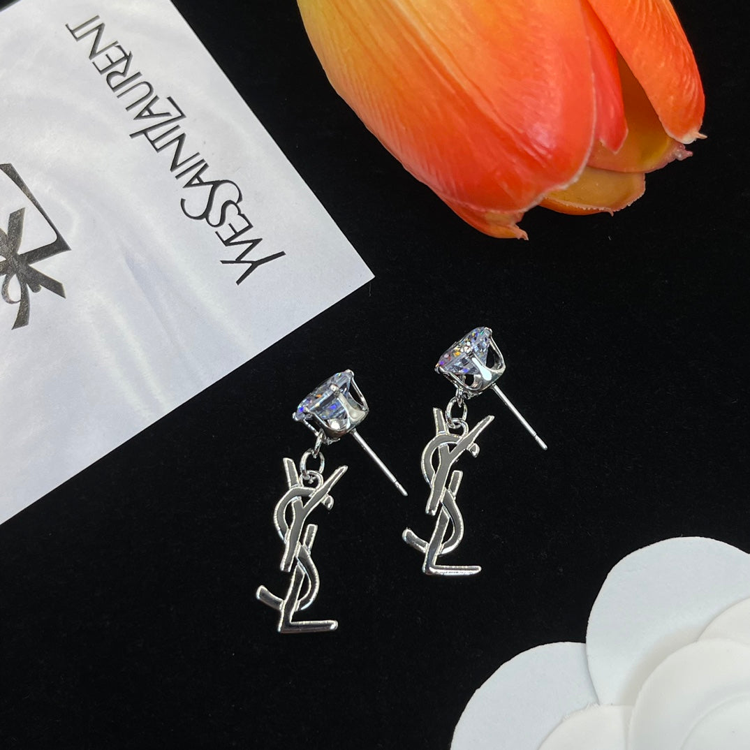 X1Z84SL610E Popular earrings