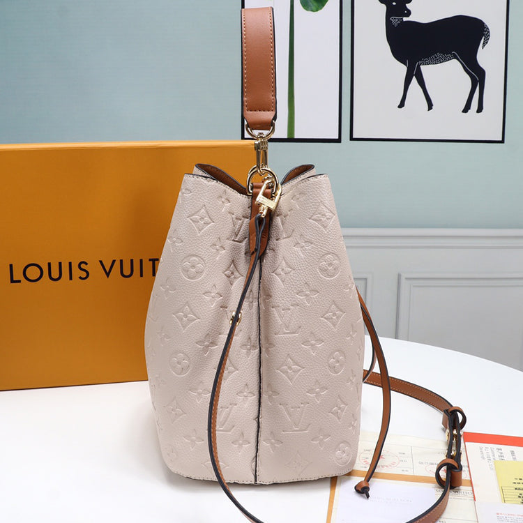 B1P11E81 Popular  leather bag 