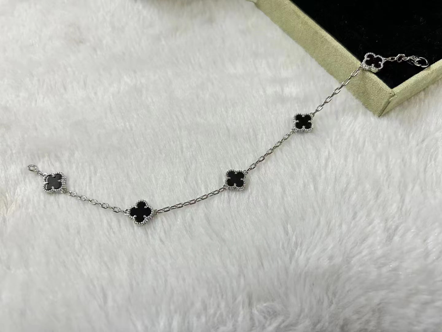 X5X94VA183K  Popular bracelets 6 flowers mini size 0.9cm flower