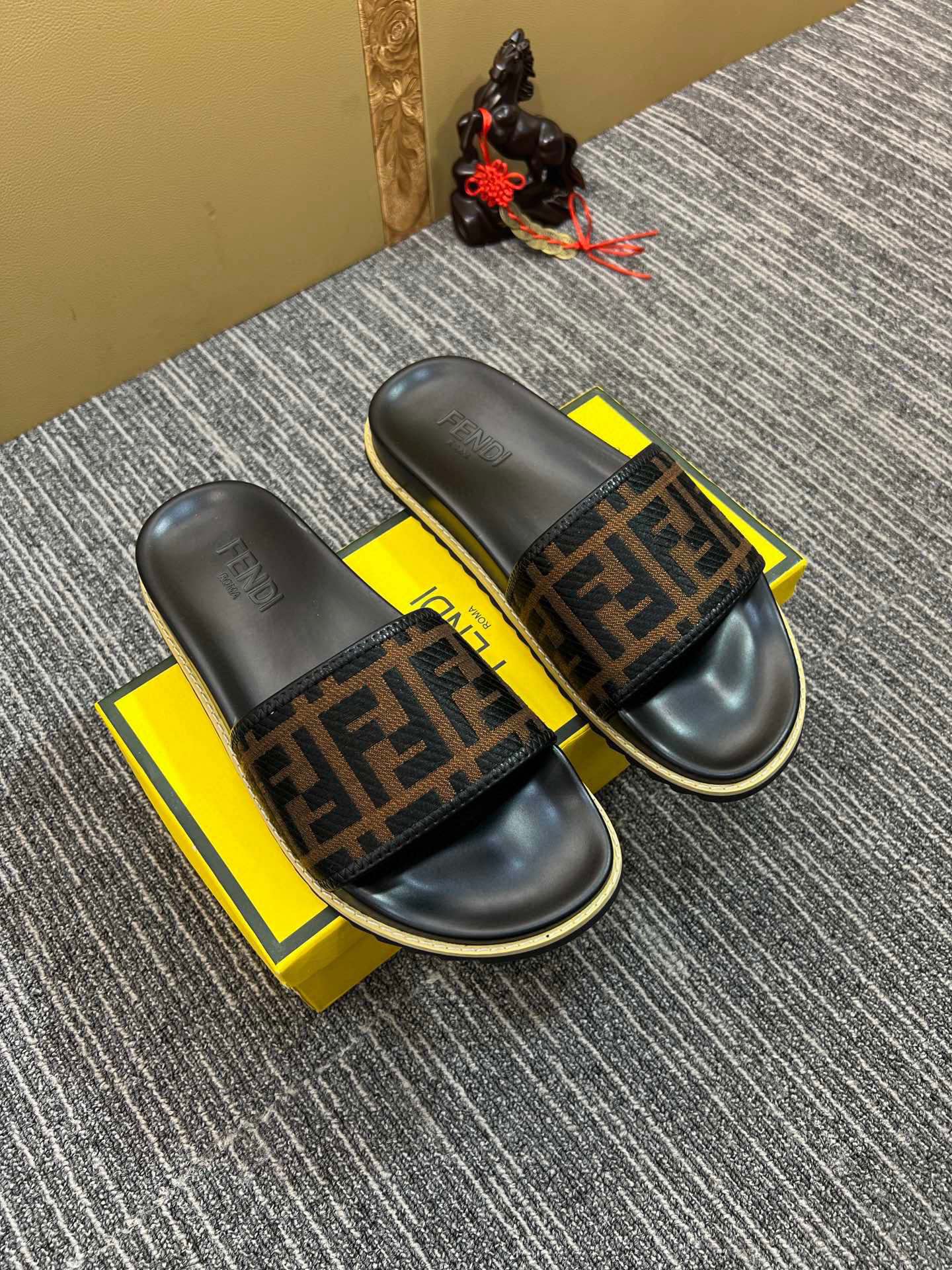 Z5XF105 Popular Slippers