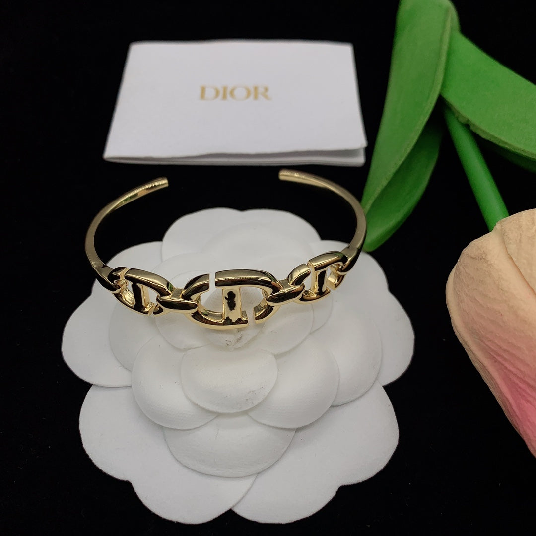 X1Y93D465K  Popular Bracelets