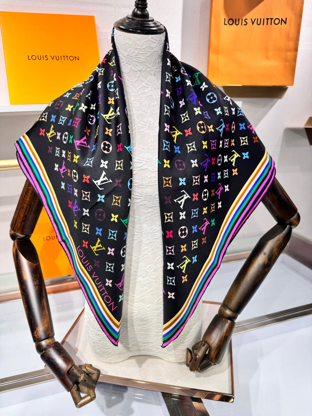 W1N55E89 Popular Silk Scarve