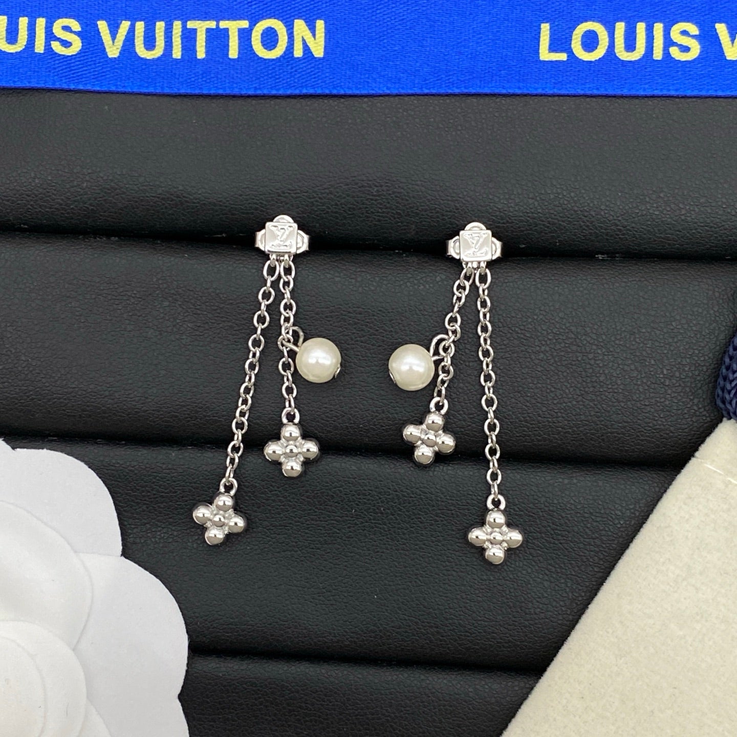 X1Z95E66E Popular Earrings