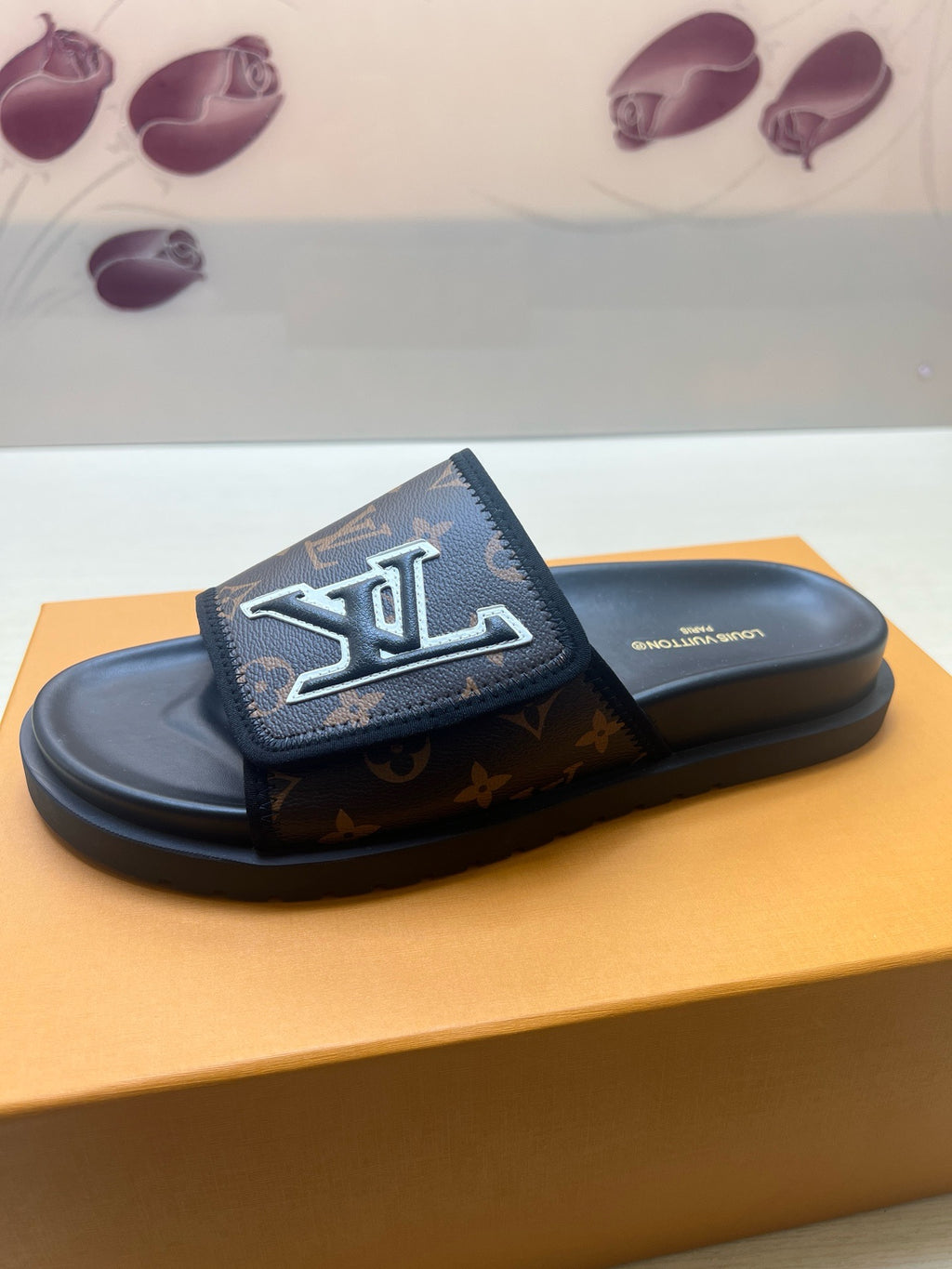 Z5R66E21 Popular  Slippers