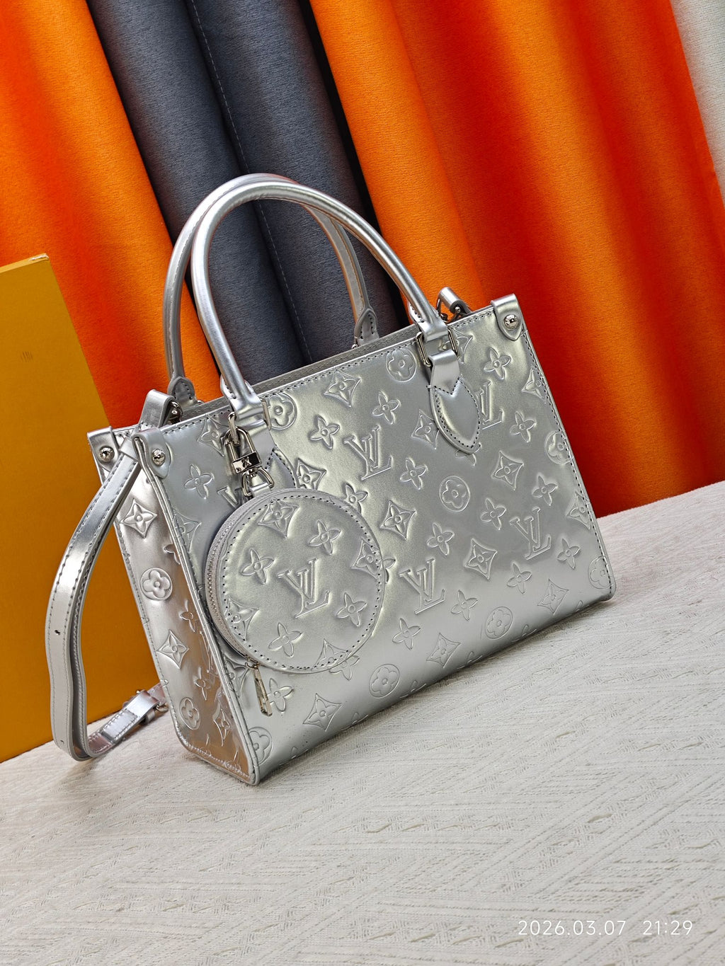 B1P36E34 Popular leather bag