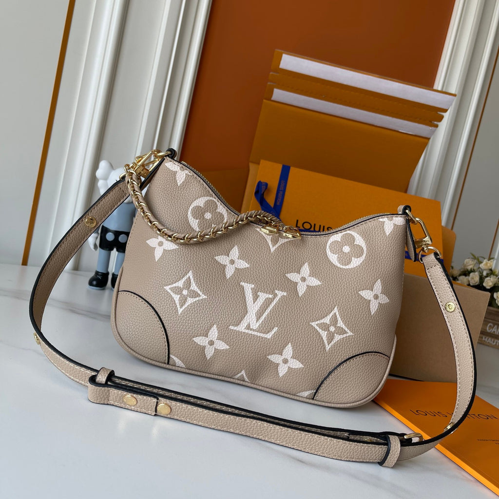 B1R76E01 Popular leather bag