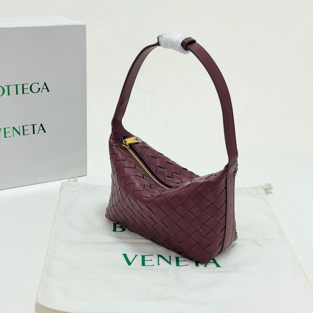 B1X76A11  Popular leather bag