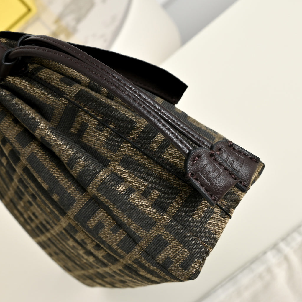 B1P36F106 Popular leather bag