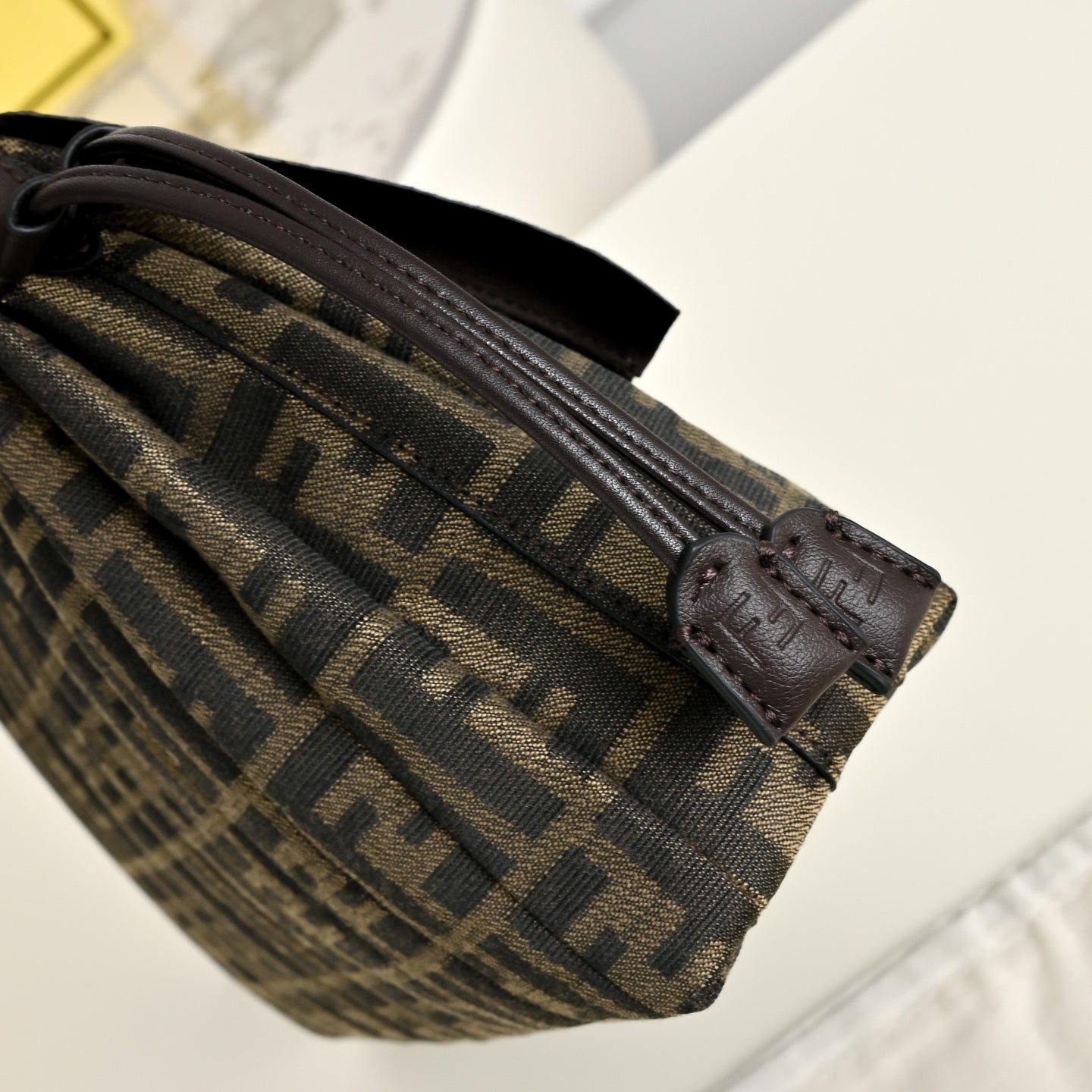 B1P36F106 Popular leather bag