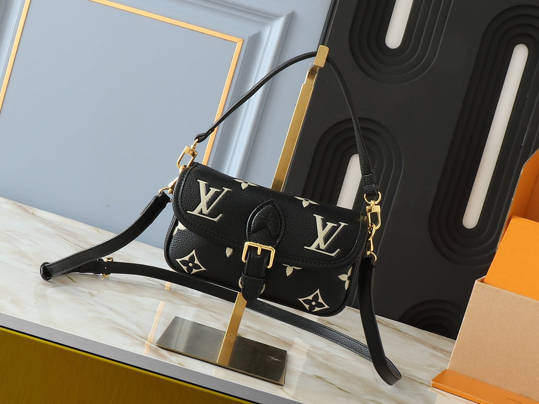 B1X45E4 Popular leather bag