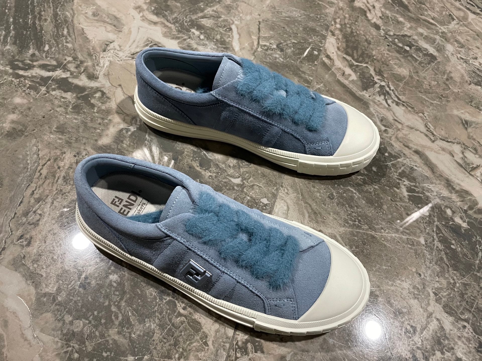 Z2Q95F141  Popular high-quality Shoes