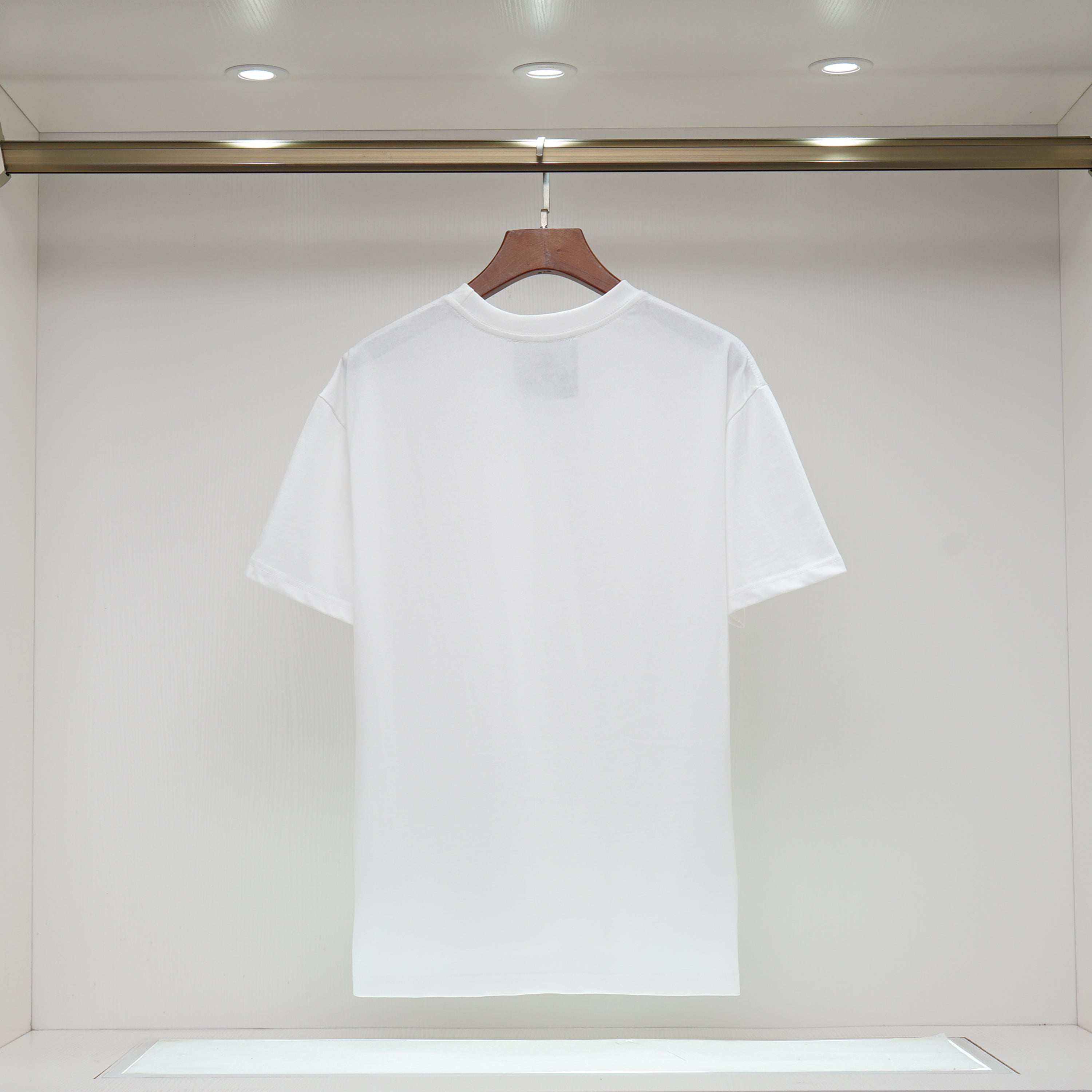 U1R86B11 Popular T-shirts