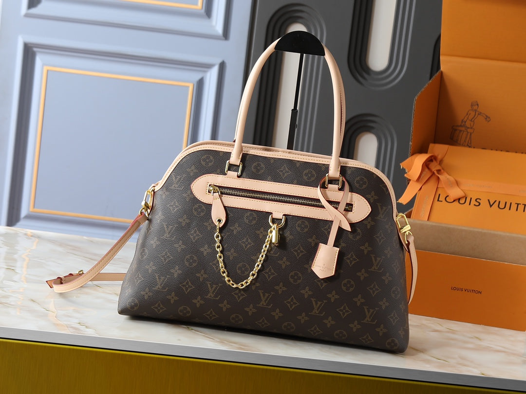 B1P46E107 Popular leather bag