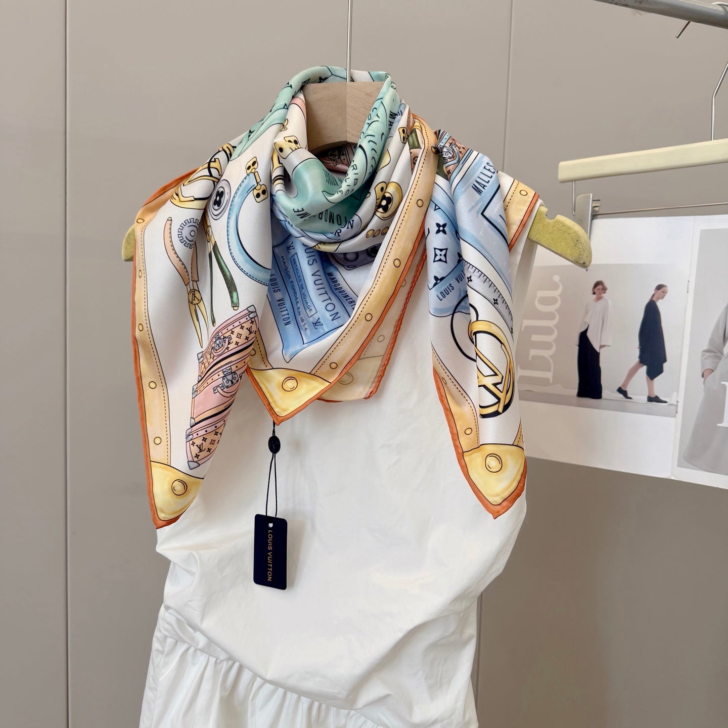 W1N36E18 Popular Silk Scarve