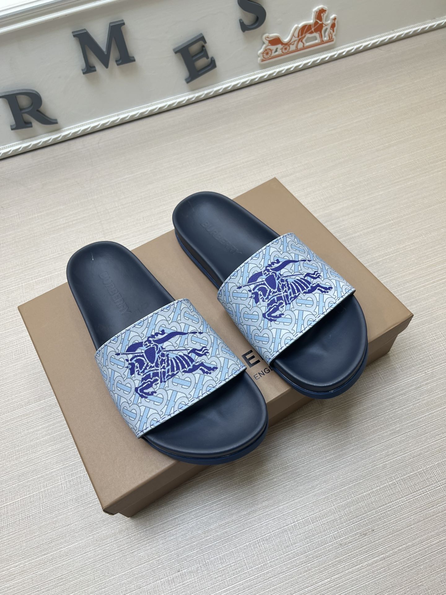 Z5ZR119 Popular slippers