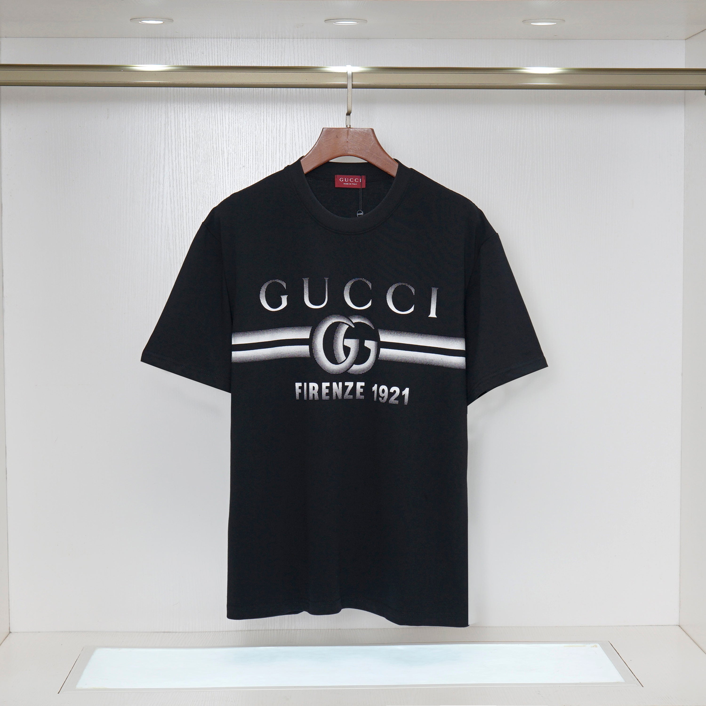 U1R86B11 Popular T-shirts