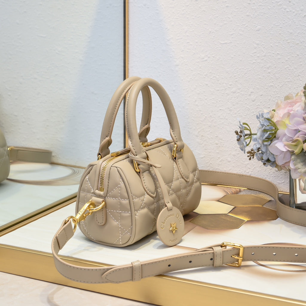 B1W15D32 Popular  leather bag