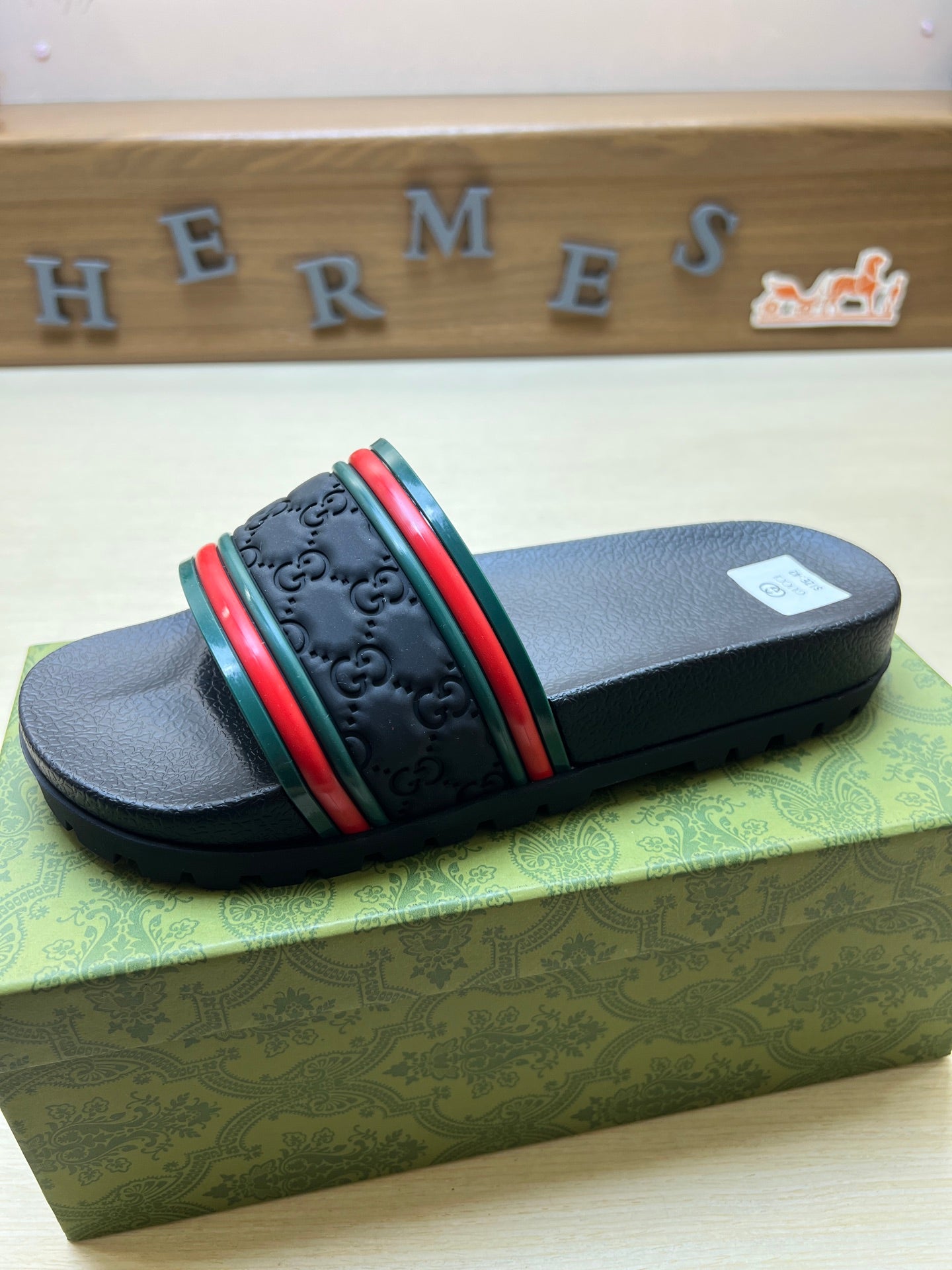 Z5X76B7  Popular slippers