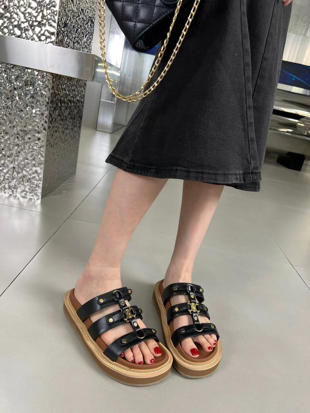 Z1ZCL11 Popular sandals