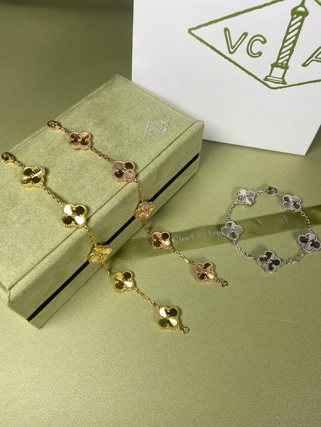 X5X94VA181K  Popular bracelets  5 flowers normal size1.5cm flower