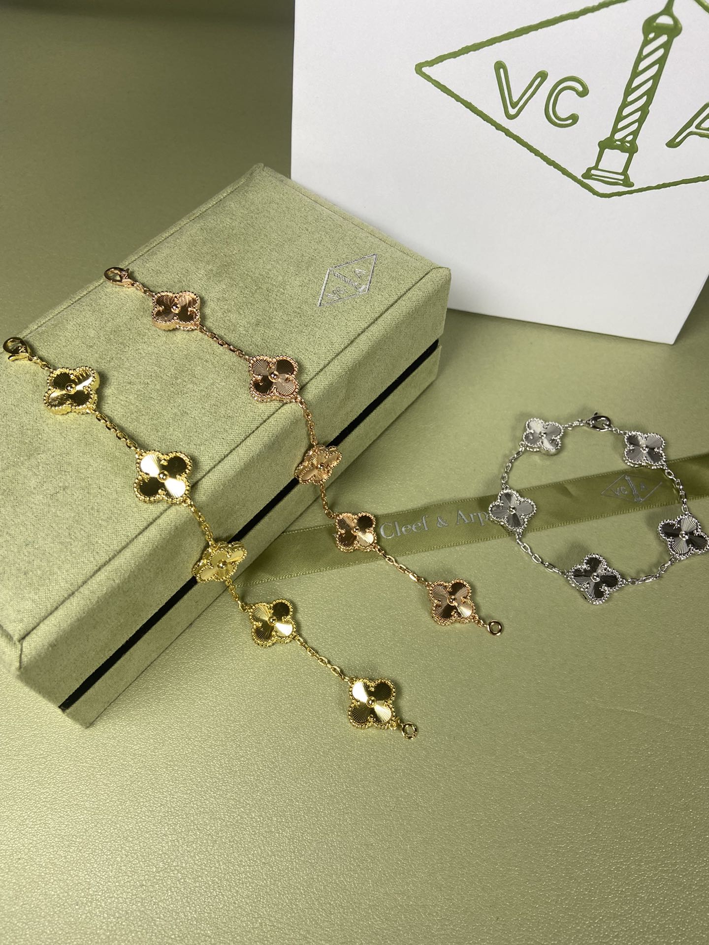 X5X94VA181K  Popular bracelets  5 flowers normal size1.5cm flower
