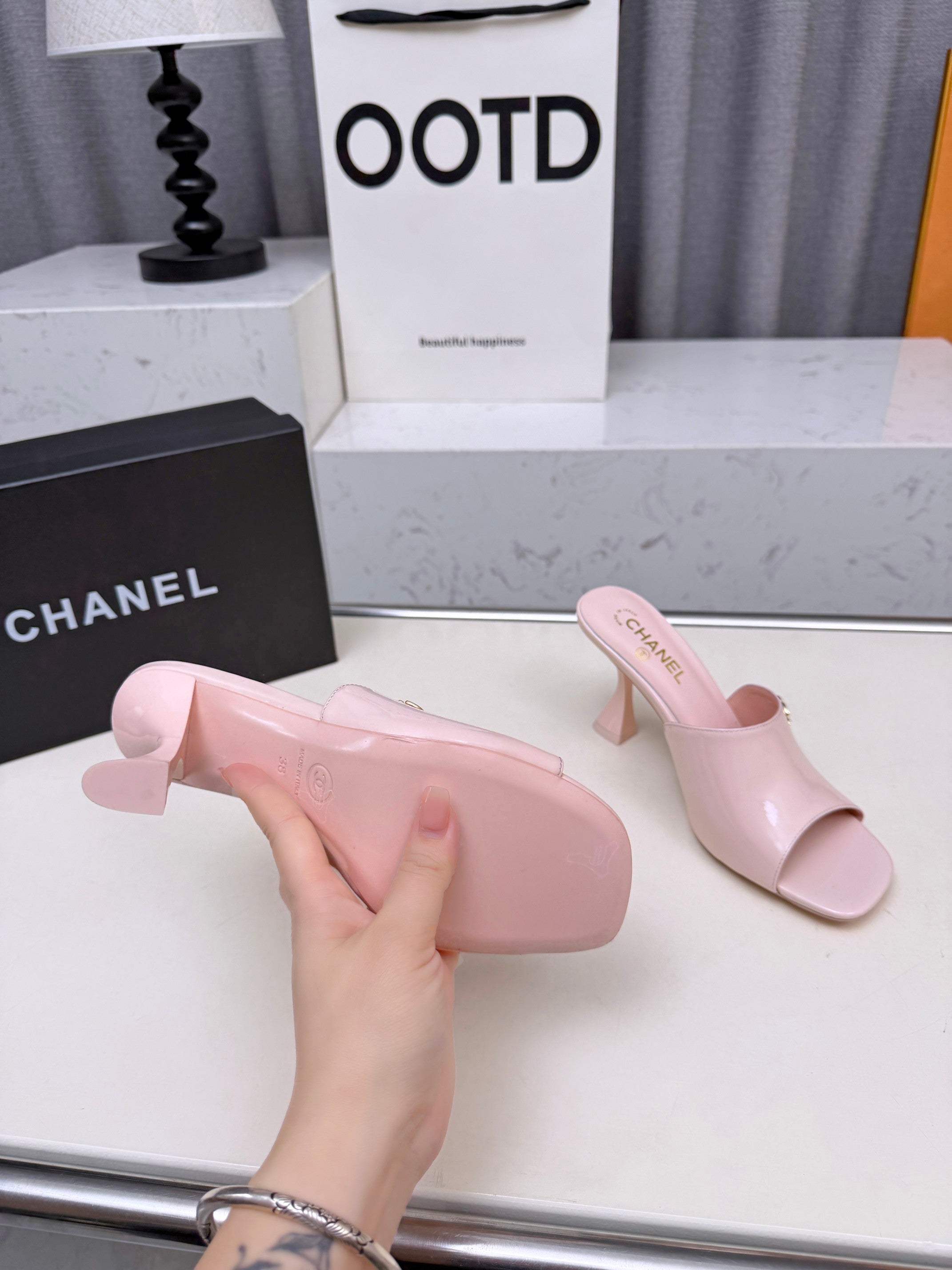 Z2X66C46 Popular leather High heels