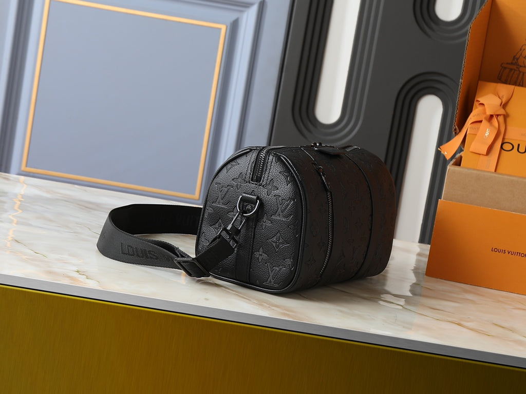 B1R15E144 Popular leather bag