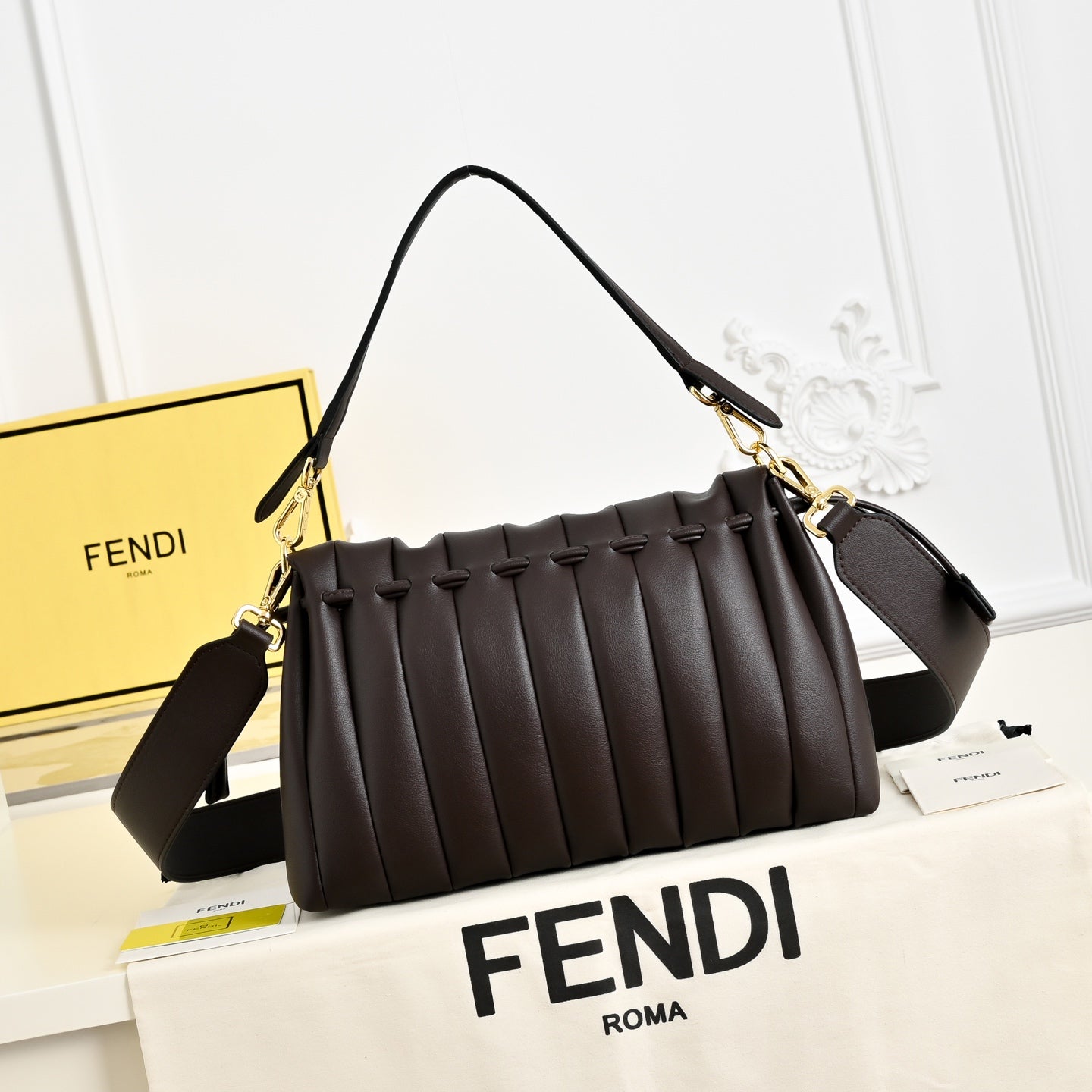B1P36F106 Popular leather bag