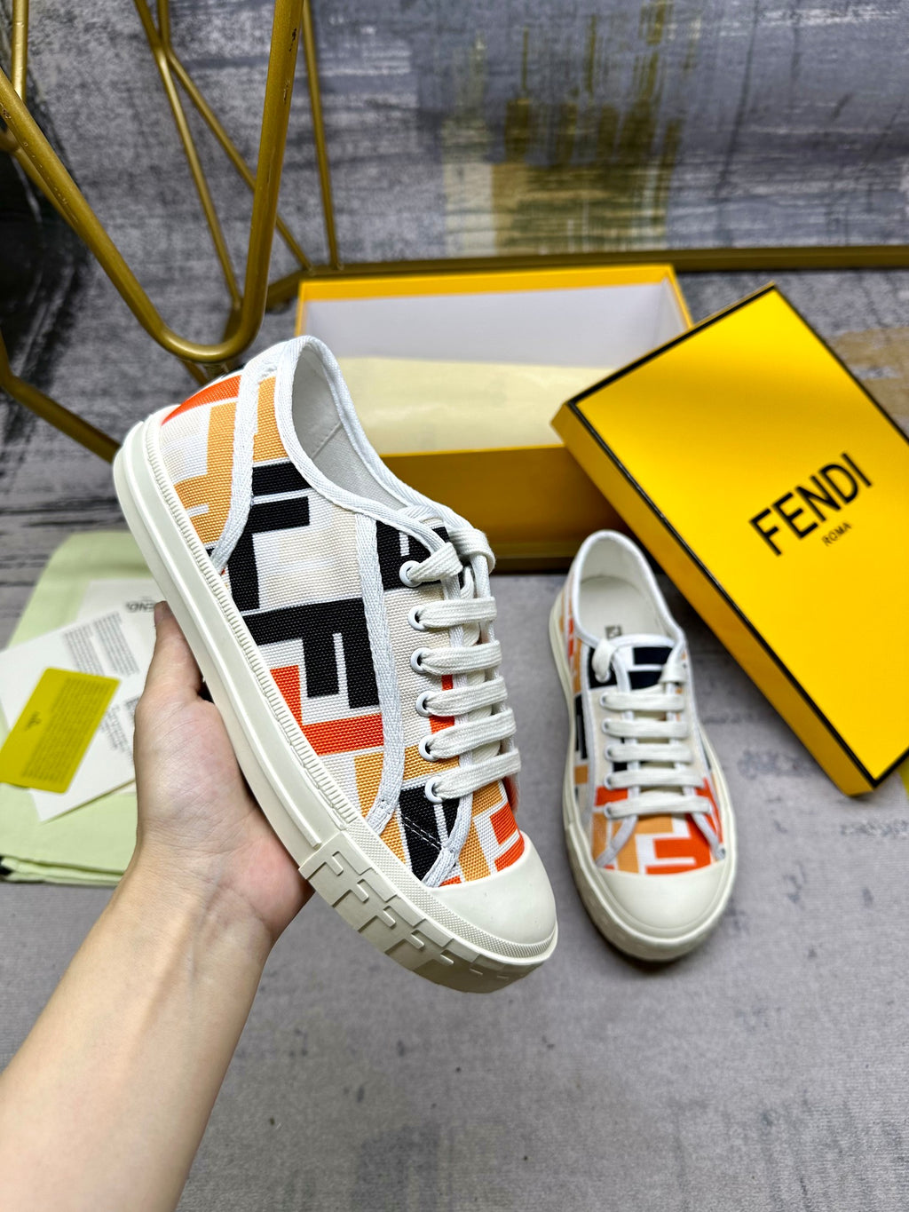 Z2R85F1  Popular Canvas sneakers