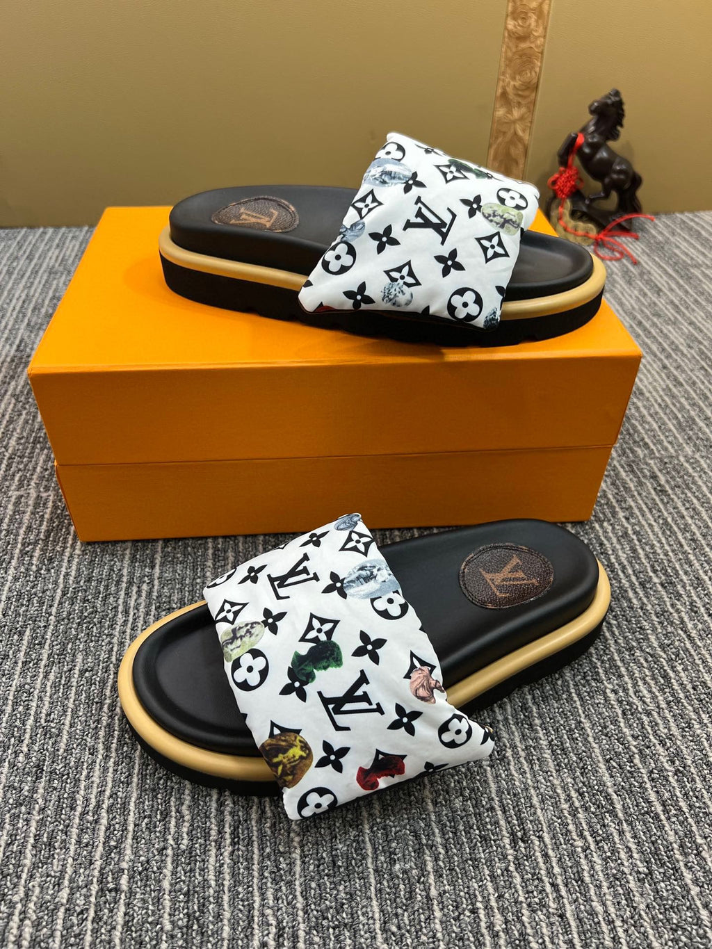 Z5XF120 Popular leather quality Slippers