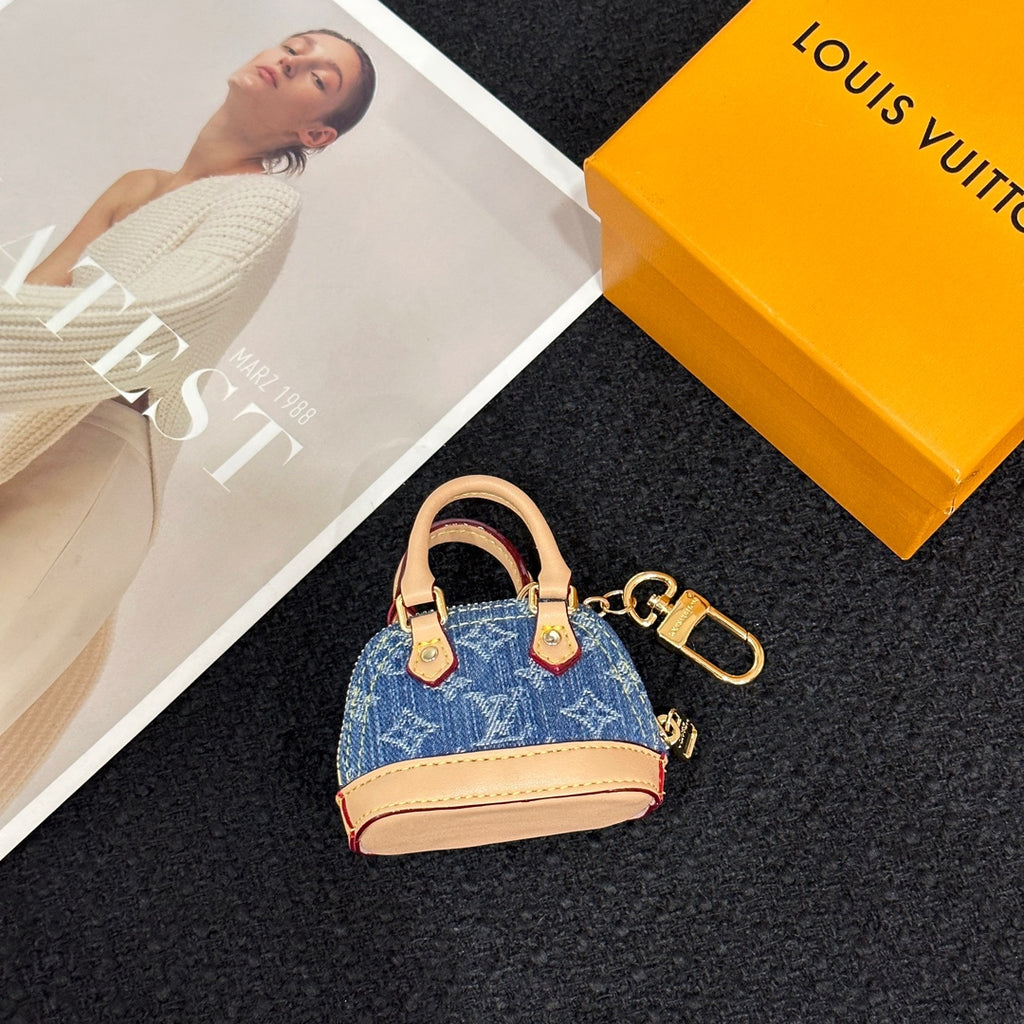 A1Z105E9 Popular bag 's charms accessories