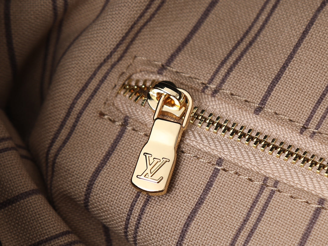 B1P46E65 Popular leather bag