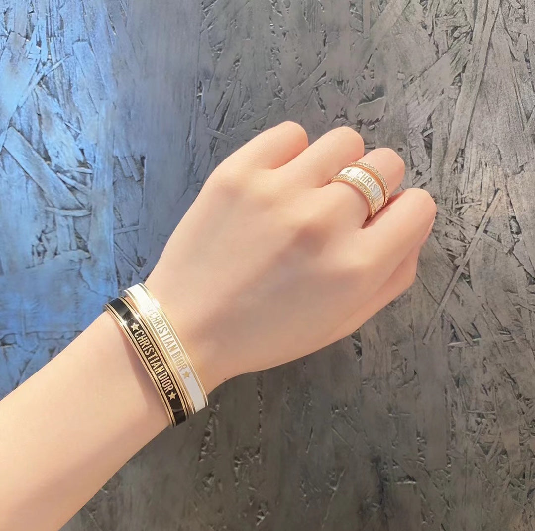 X1B82D240K  Popular Bracelets