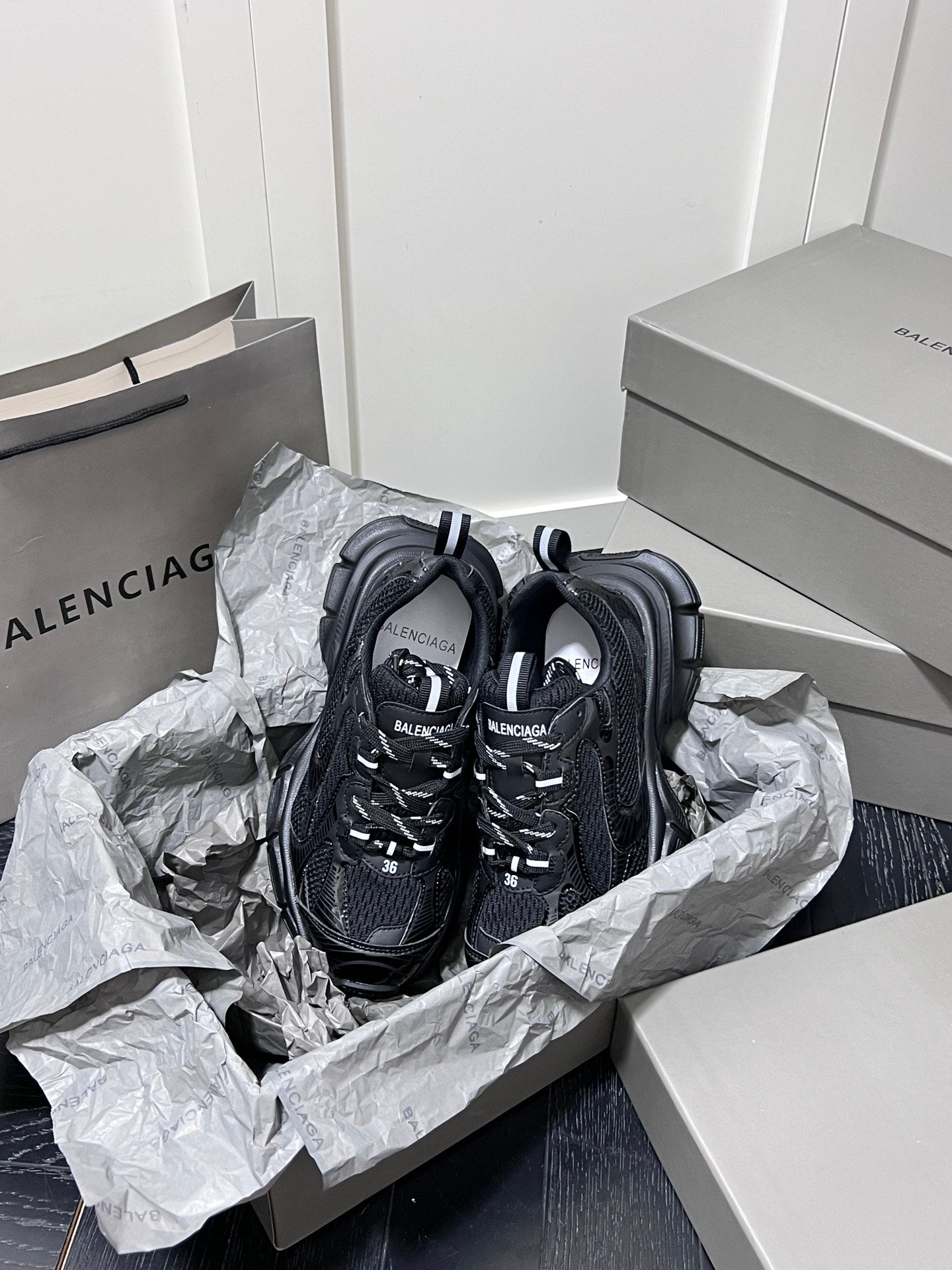 Z1Z54J115 Popular shoes