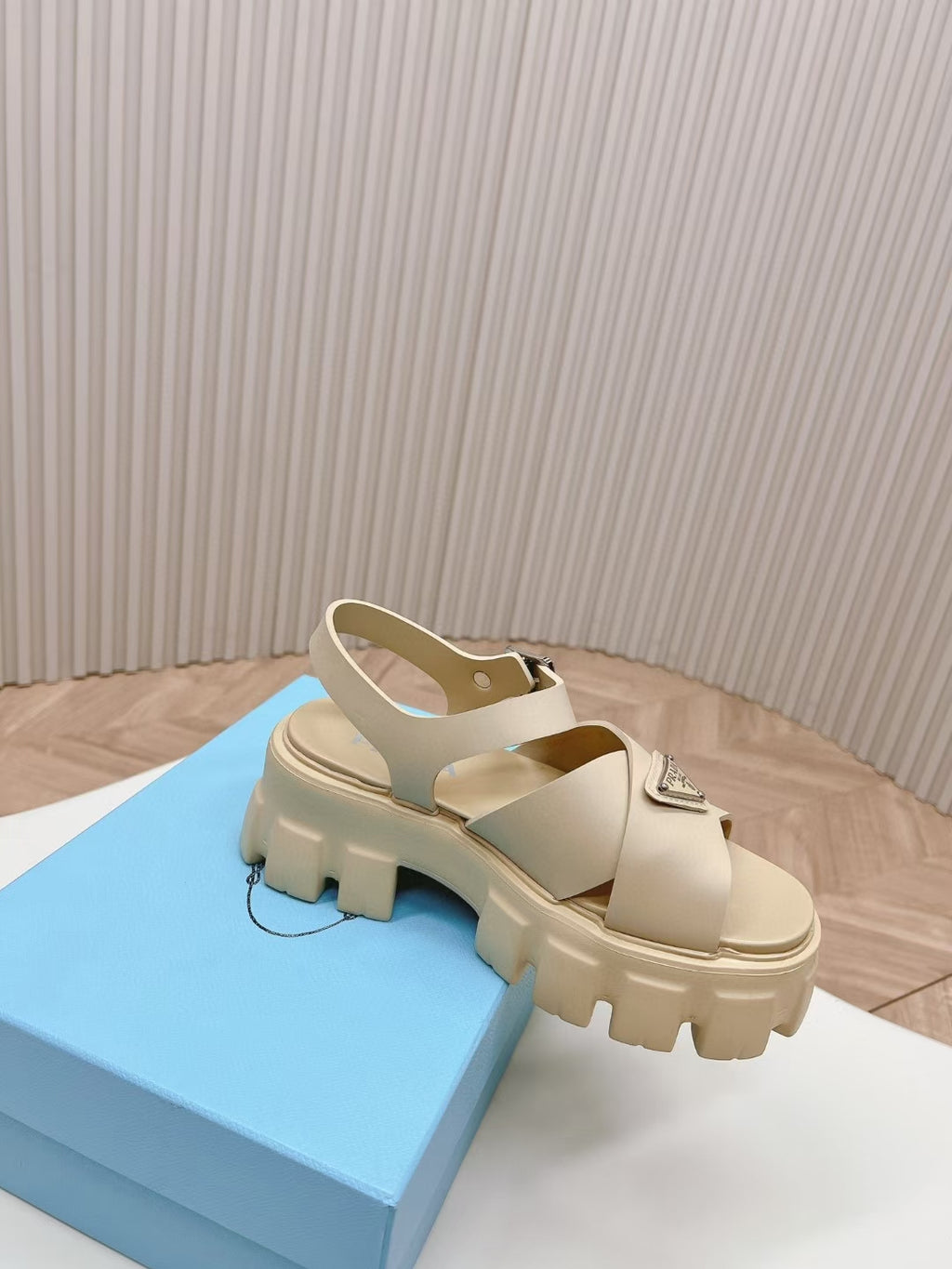ZPX76P4 Popular sandals