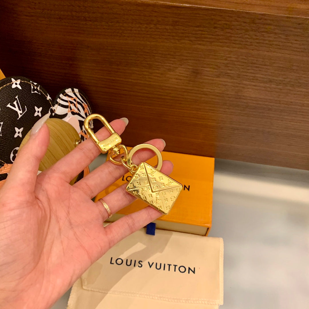 A1Q105E18 Popular bag 's charms accessories