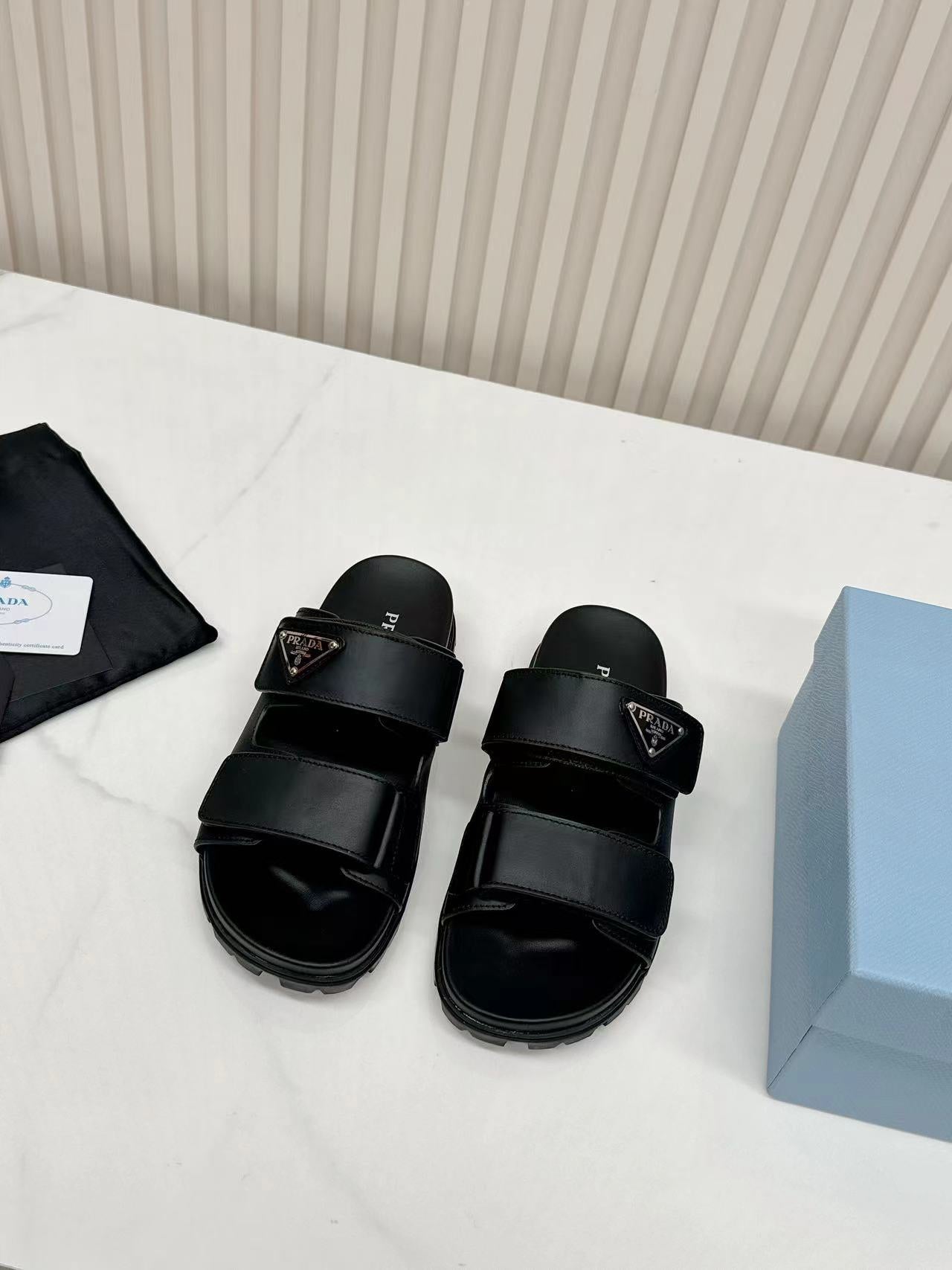 Z1ZPD26 Popular sandals