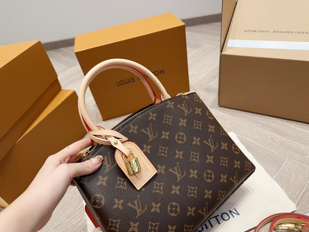 B6X103E196 Popular leather bag 