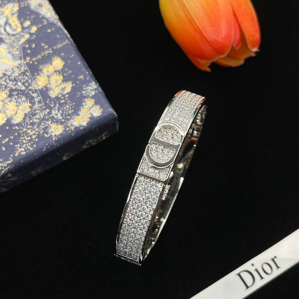 X1Z94D673K  Popular Bracelets