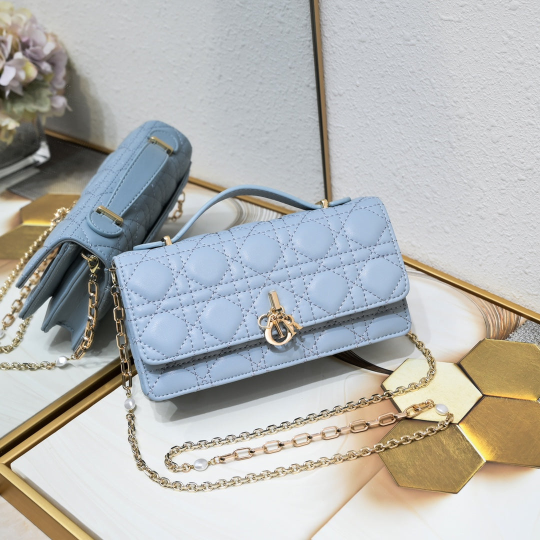 B1N36D28 Popular leather bag