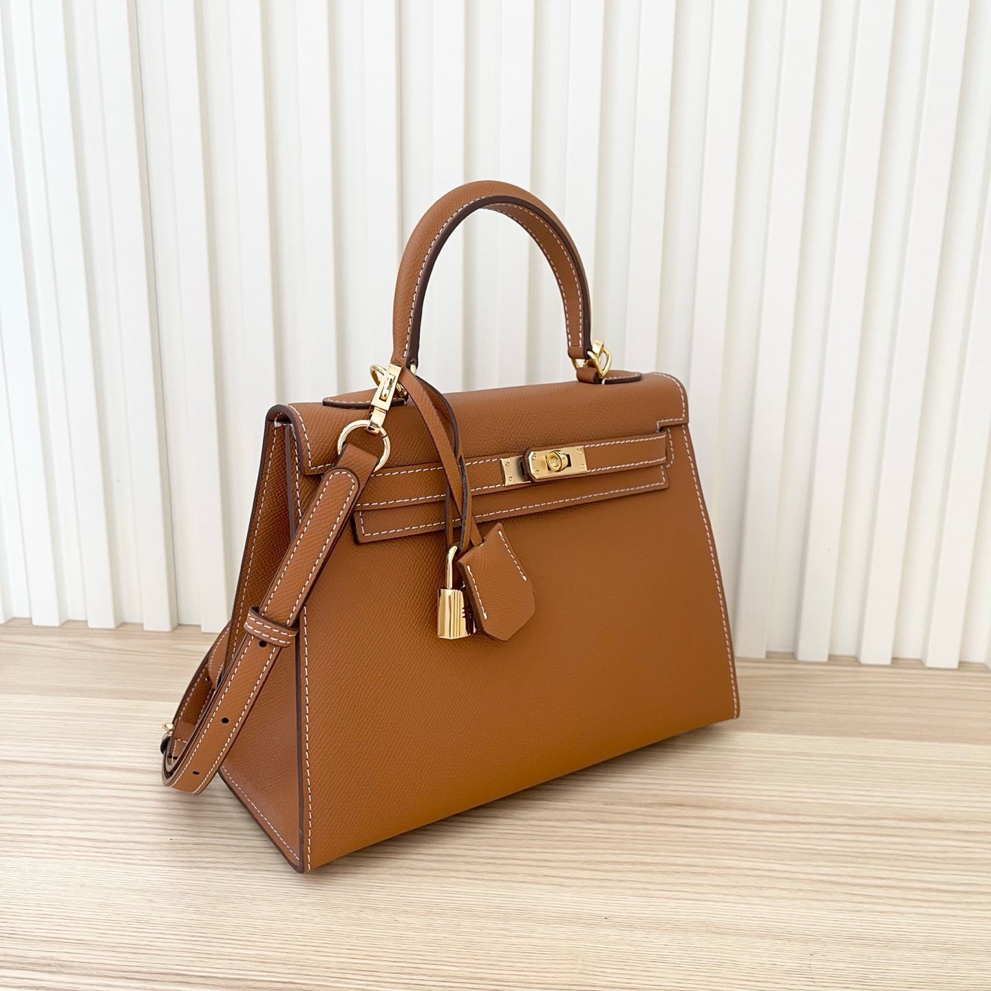 B1N46H7 Popular leather bag