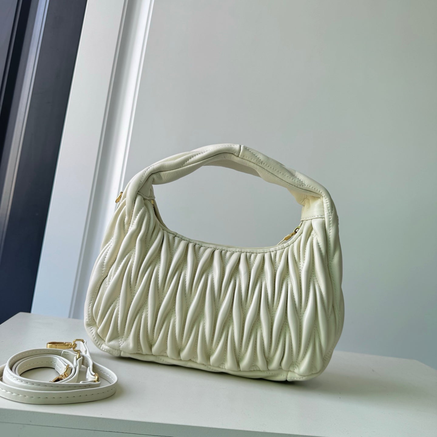 B1P46A120 Popular leather bag（29x24x10cm）