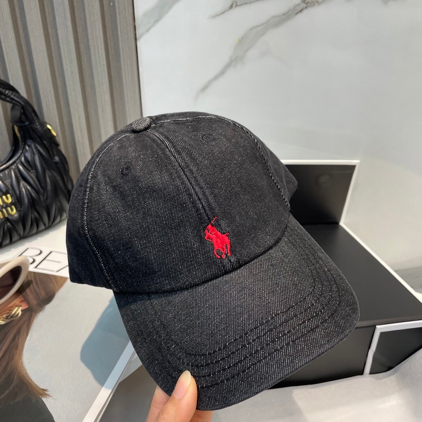 M1Q105A104 Popular hats