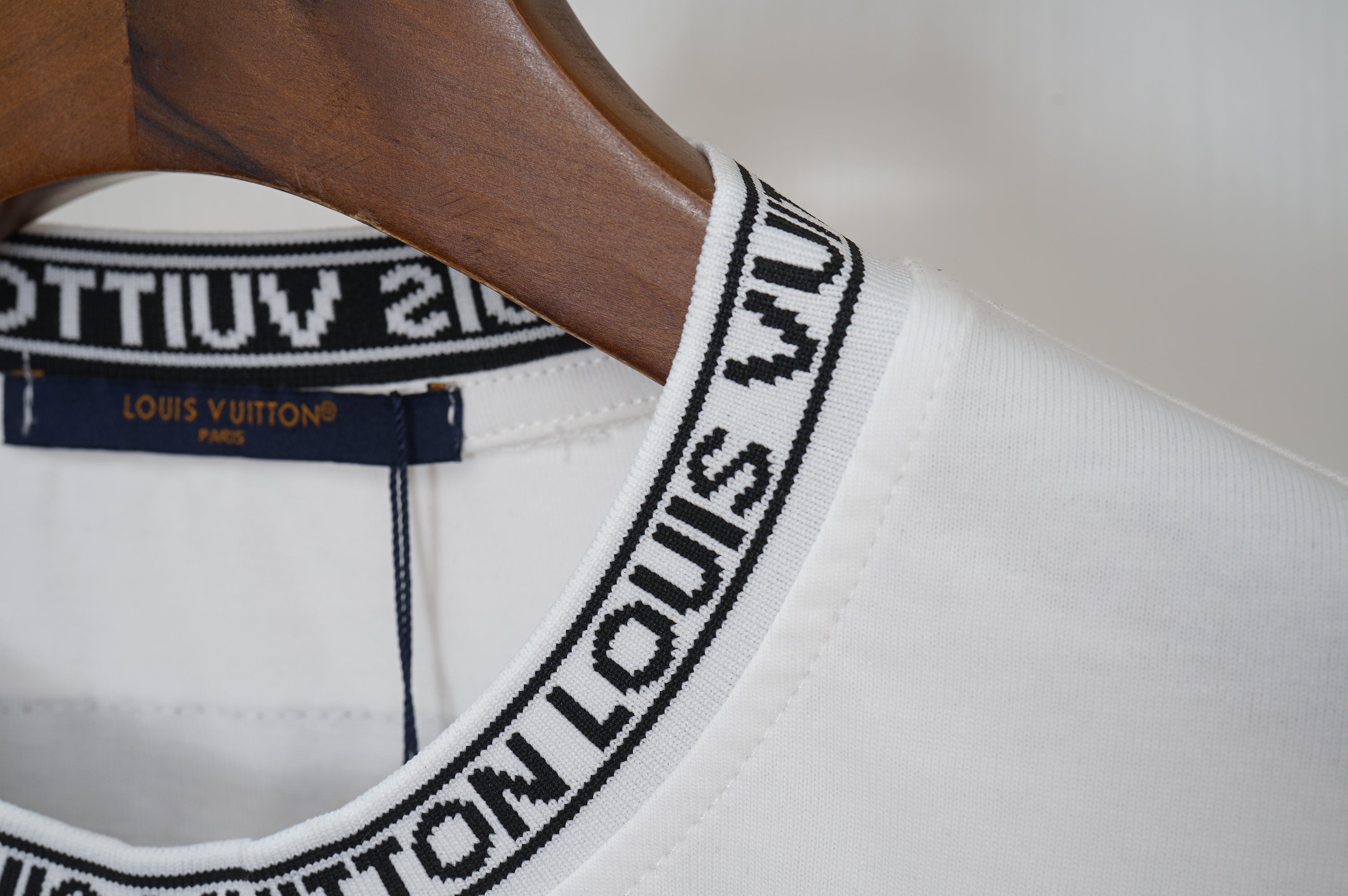 U1R76E21 Popular T-shirts
