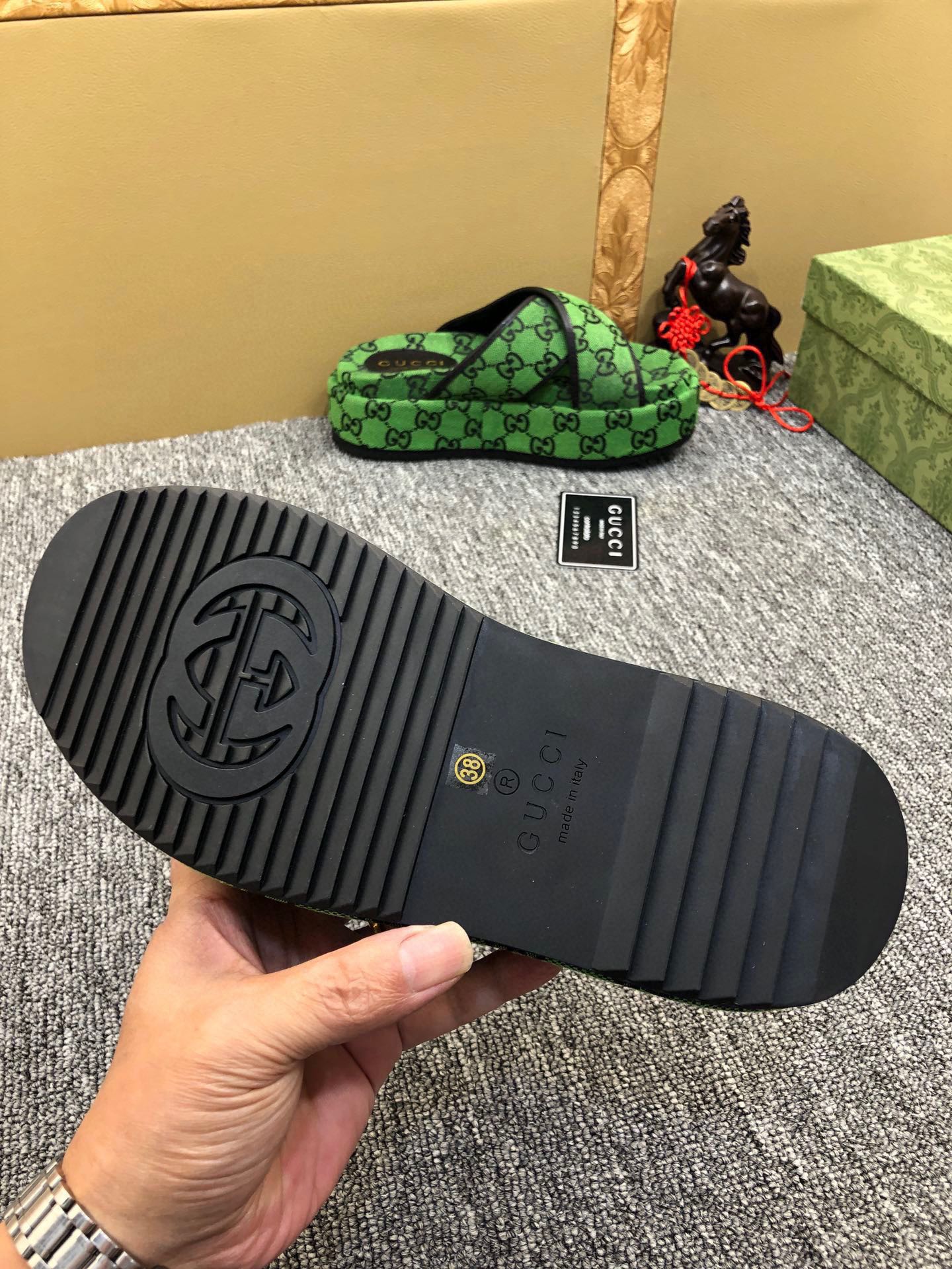 Z5YB69 Popular Slippers